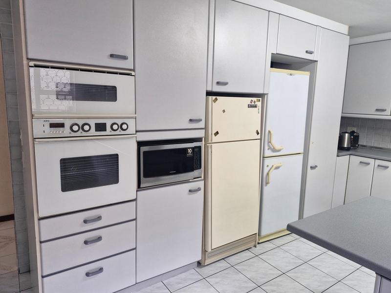 6 Bedroom Property for Sale in Cravenby Western Cape